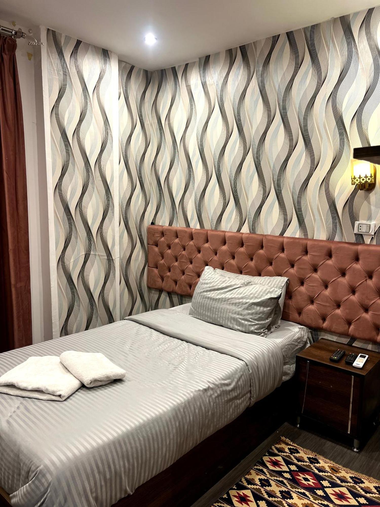 Grand Pyramids Inn Kafrat al Jabal Exterior photo